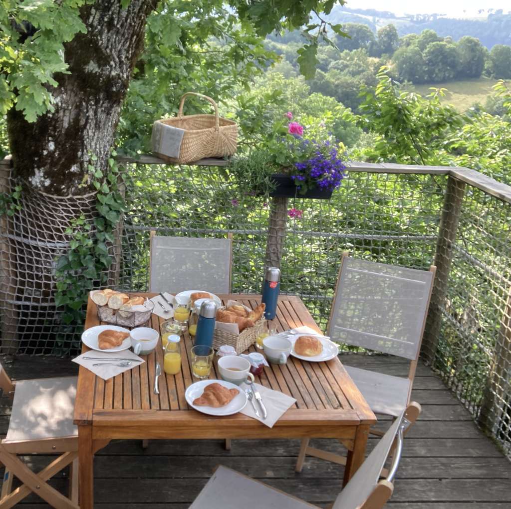 DEJEUNER cabane perchée