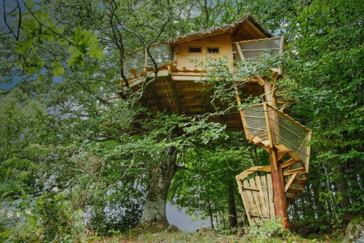 Cabane dans les arbres Cantal Auvergne